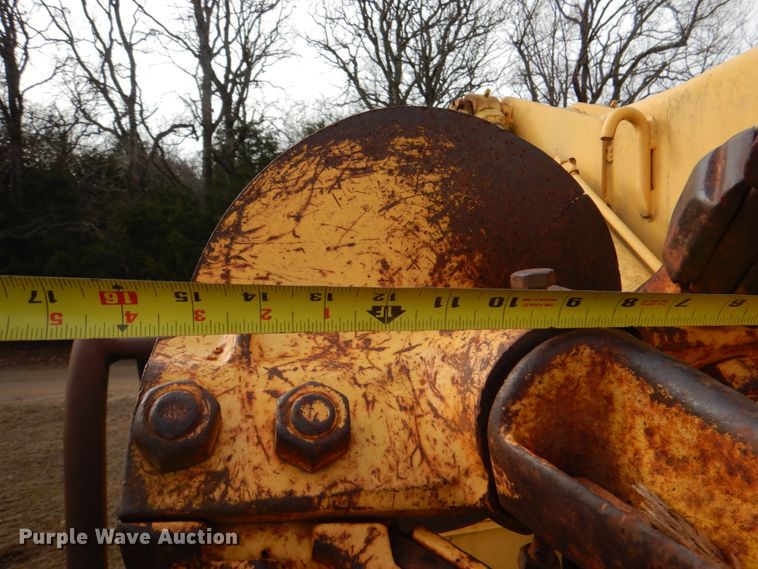 image for item JS9670 Bombardier MC74  track carrier with digger derrick