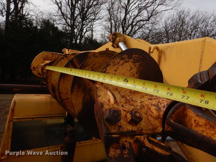 image for item JS9670 Bombardier MC74  track carrier with digger derrick