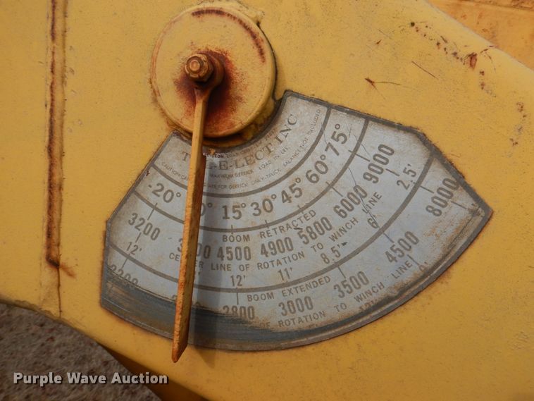 image for item JS9670 Bombardier MC74  track carrier with digger derrick