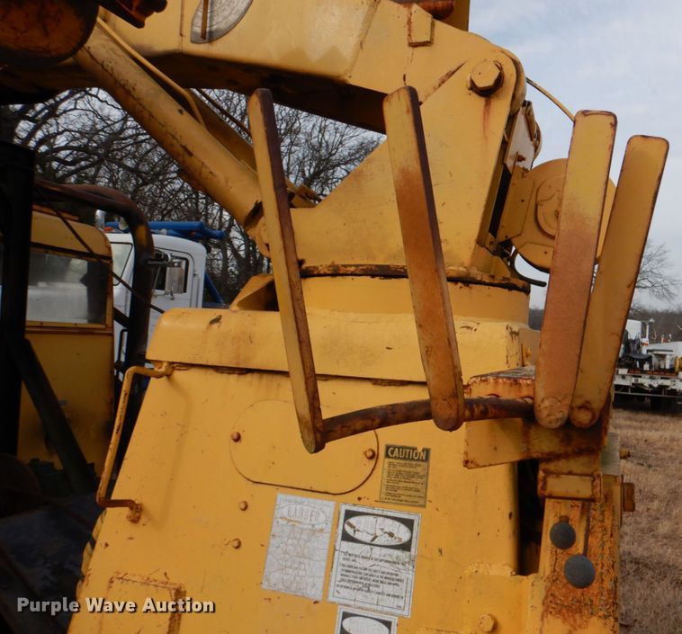 image for item JS9670 Bombardier MC74  track carrier with digger derrick