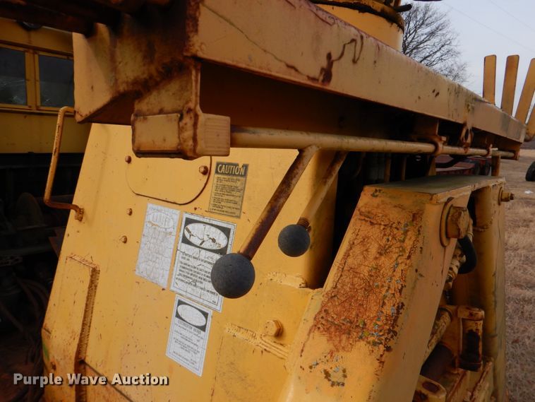 image for item JS9670 Bombardier MC74  track carrier with digger derrick