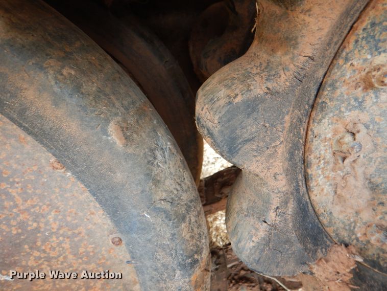 image for item JS9670 Bombardier MC74  track carrier with digger derrick