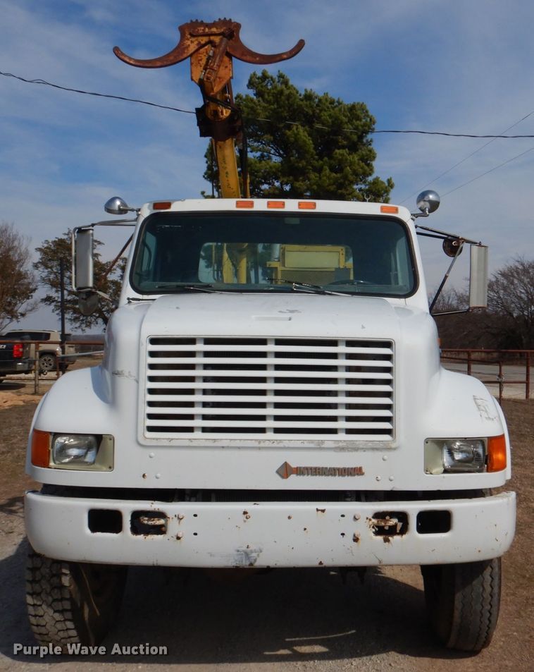 image for item JS9671 1990 International 4800  digger derrick truck