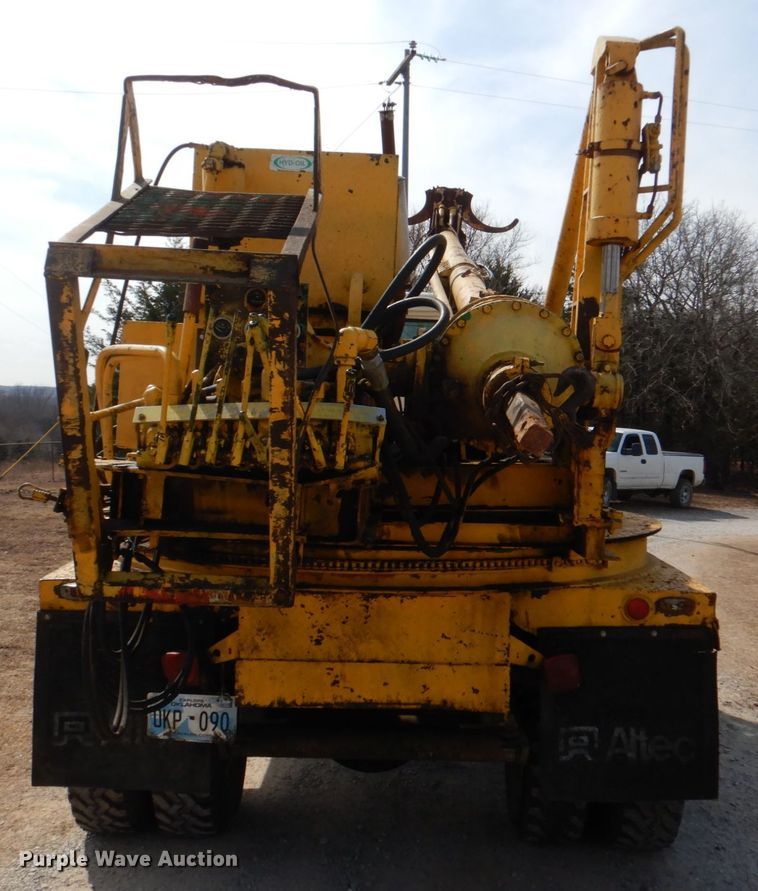 image for item JS9671 1990 International 4800  digger derrick truck