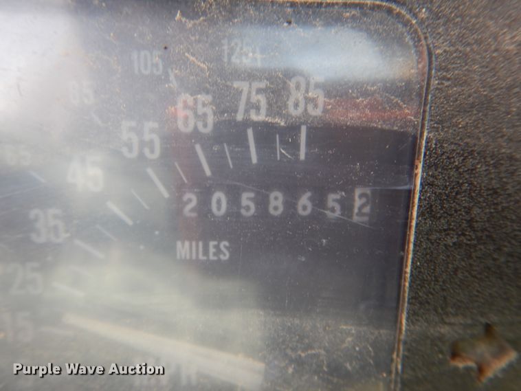 image for item JS9671 1990 International 4800  digger derrick truck