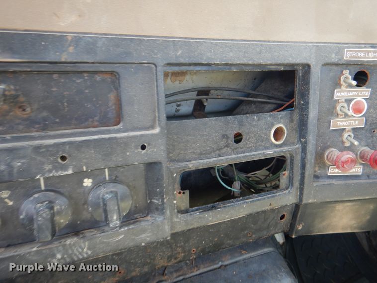 image for item JS9671 1990 International 4800  digger derrick truck