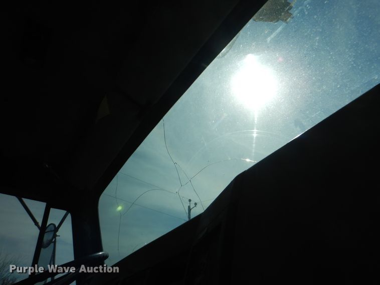 image for item JS9671 1990 International 4800  digger derrick truck