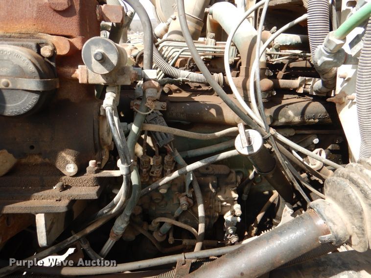 image for item JS9671 1990 International 4800  digger derrick truck