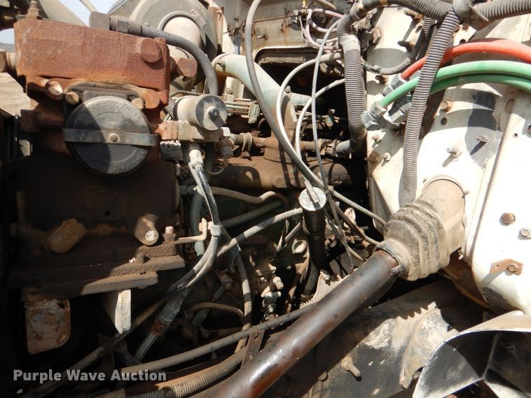 image for item JS9671 1990 International 4800  digger derrick truck