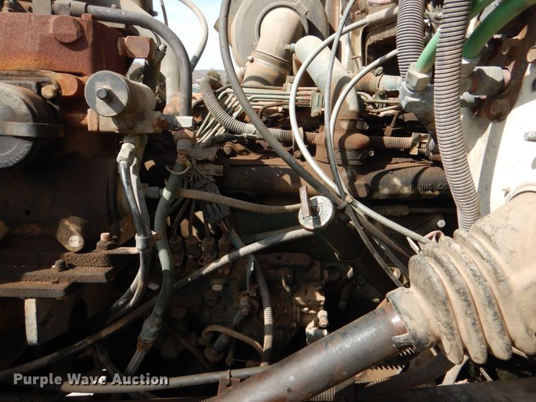 image for item JS9671 1990 International 4800  digger derrick truck