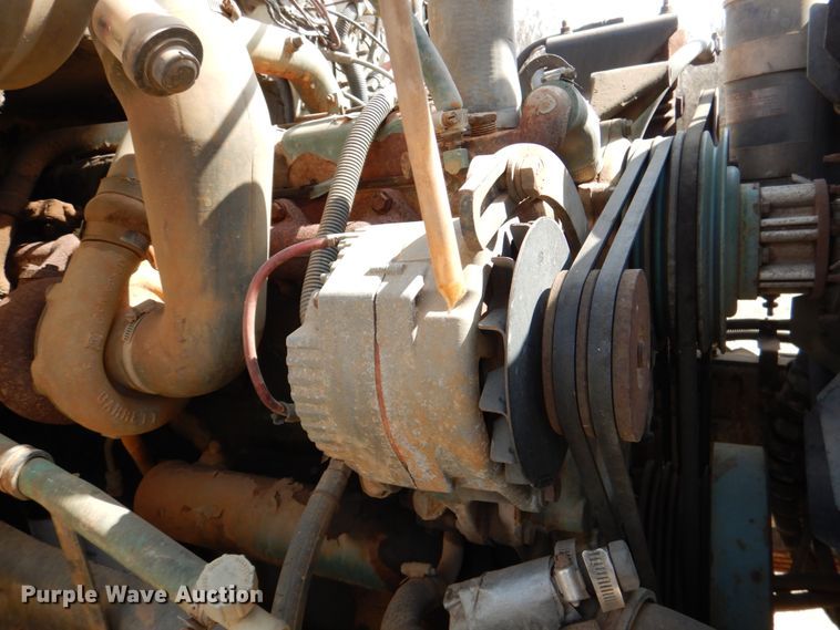 image for item JS9671 1990 International 4800  digger derrick truck