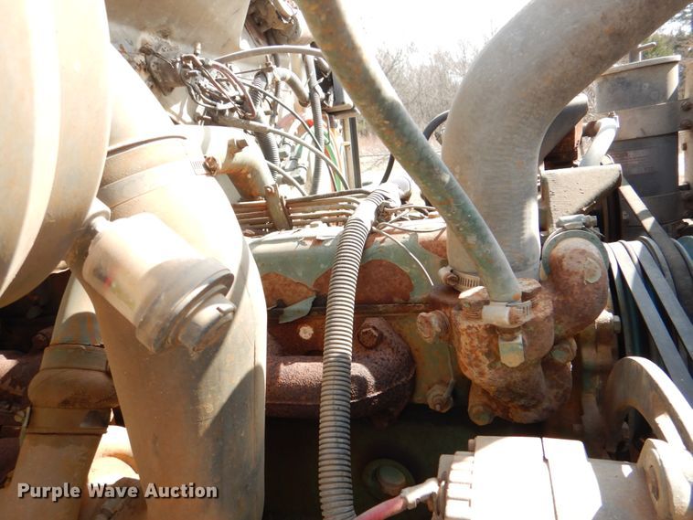 image for item JS9671 1990 International 4800  digger derrick truck