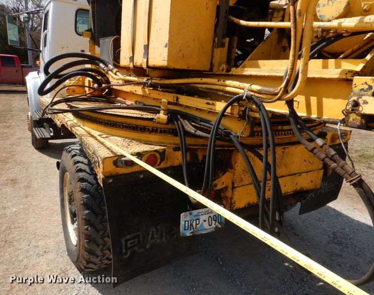 image for item JS9671 1990 International 4800  digger derrick truck