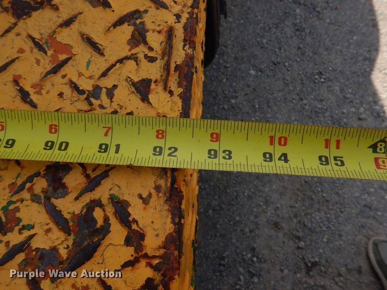 image for item JS9671 1990 International 4800  digger derrick truck