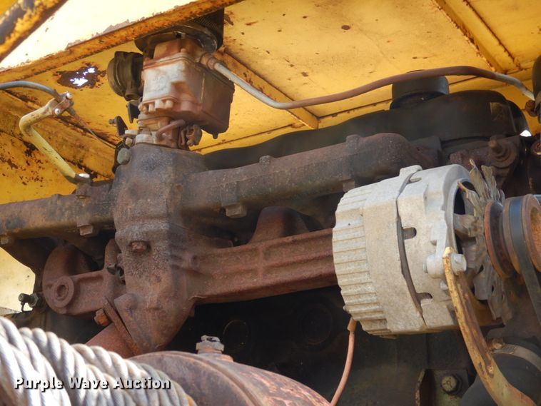 image for item JS9671 1990 International 4800  digger derrick truck