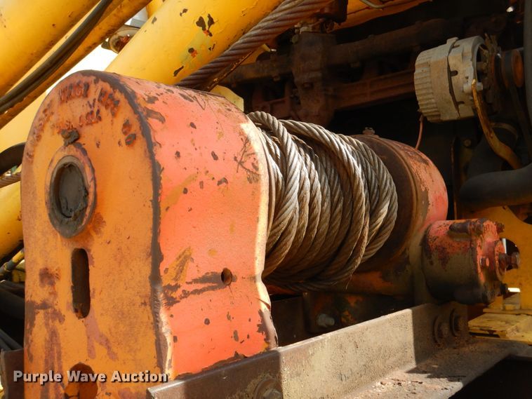 image for item JS9671 1990 International 4800  digger derrick truck