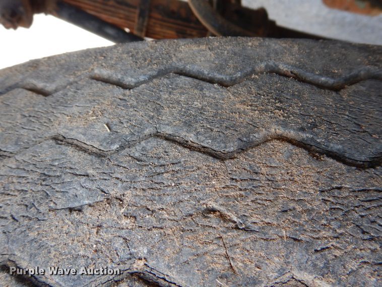 image for item JS9671 1990 International 4800  digger derrick truck