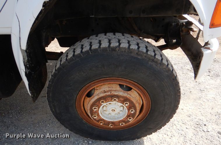 image for item JS9671 1990 International 4800  digger derrick truck