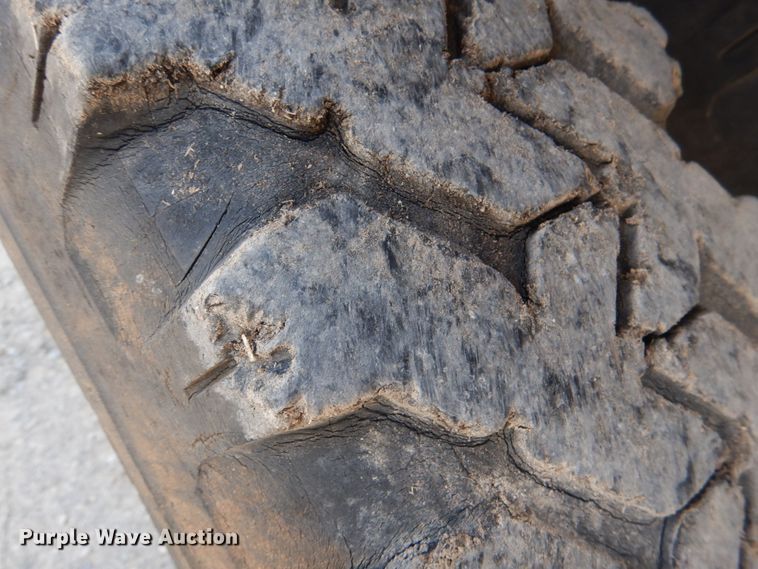 image for item JS9671 1990 International 4800  digger derrick truck