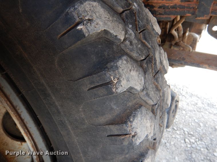 image for item JS9671 1990 International 4800  digger derrick truck