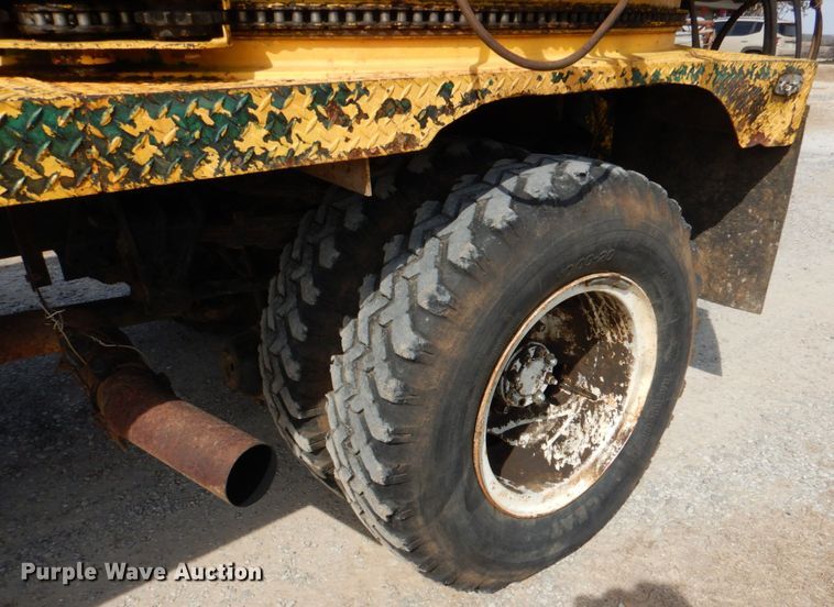 image for item JS9671 1990 International 4800  digger derrick truck