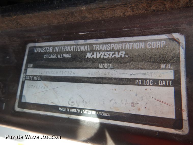 image for item JS9671 1990 International 4800  digger derrick truck