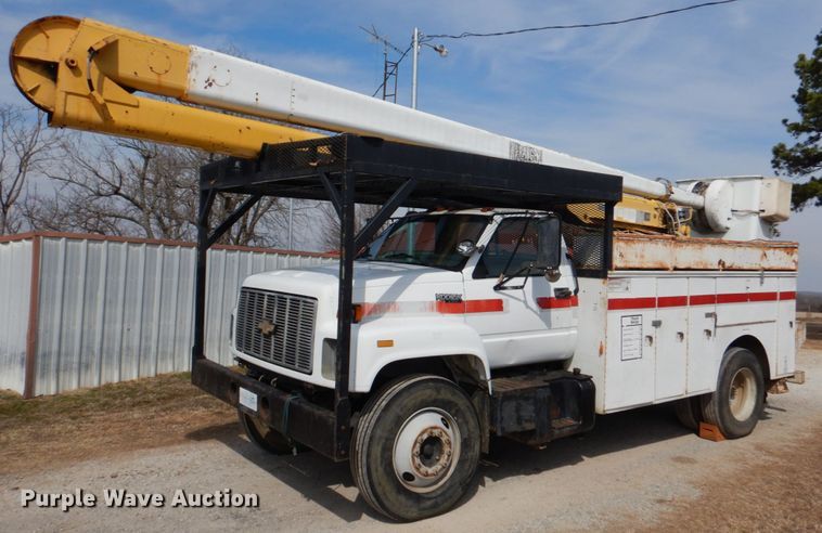 image for item JS9672 1995 Chevrolet Kodiak  bucket truck