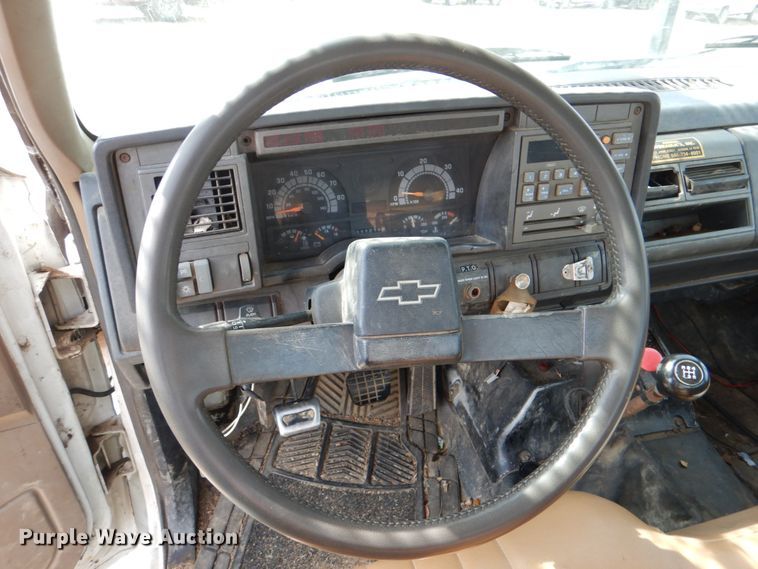 image for item JS9672 1995 Chevrolet Kodiak  bucket truck