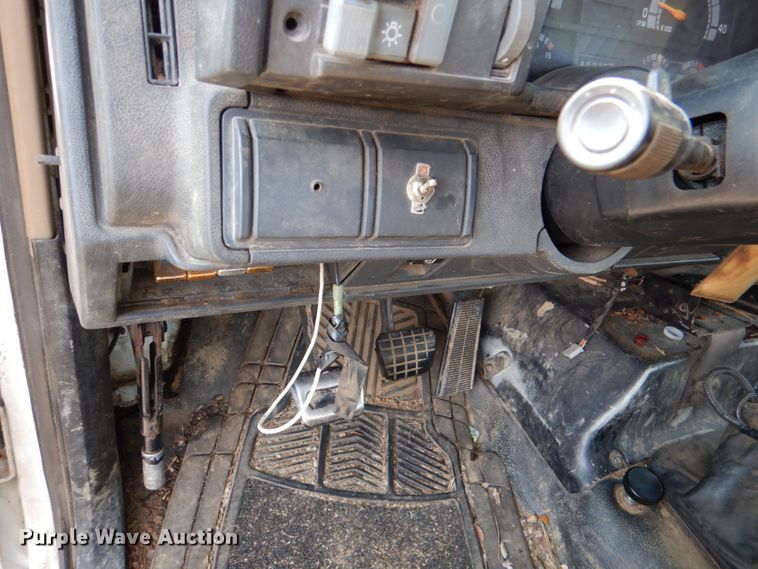 image for item JS9672 1995 Chevrolet Kodiak  bucket truck