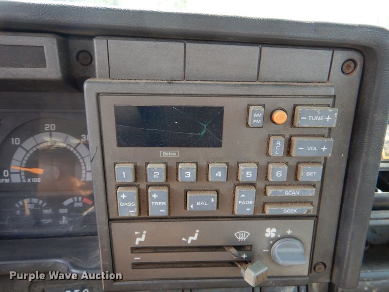 image for item JS9672 1995 Chevrolet Kodiak  bucket truck