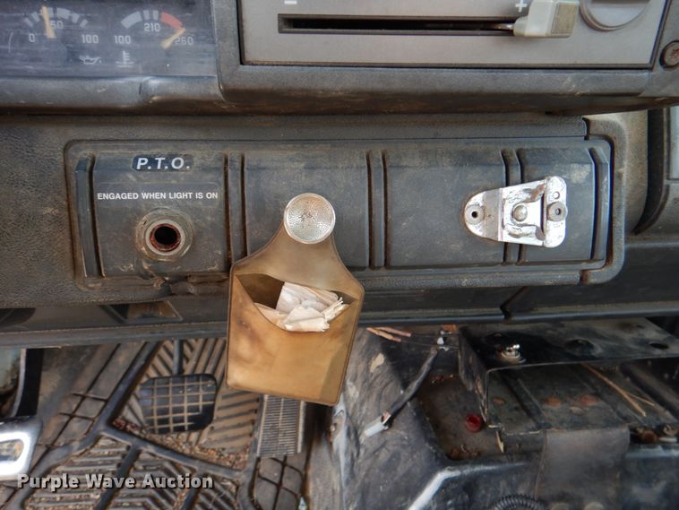 image for item JS9672 1995 Chevrolet Kodiak  bucket truck