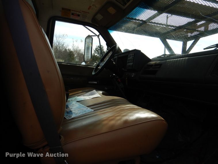 image for item JS9672 1995 Chevrolet Kodiak  bucket truck