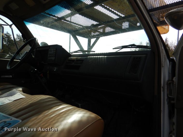 image for item JS9672 1995 Chevrolet Kodiak  bucket truck