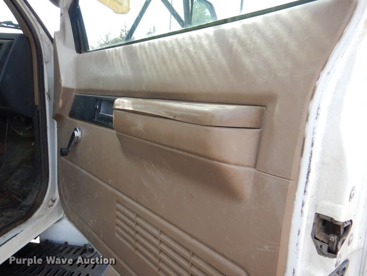 image for item JS9672 1995 Chevrolet Kodiak  bucket truck