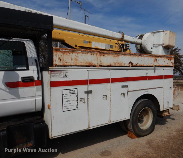 image for item JS9672 1995 Chevrolet Kodiak  bucket truck