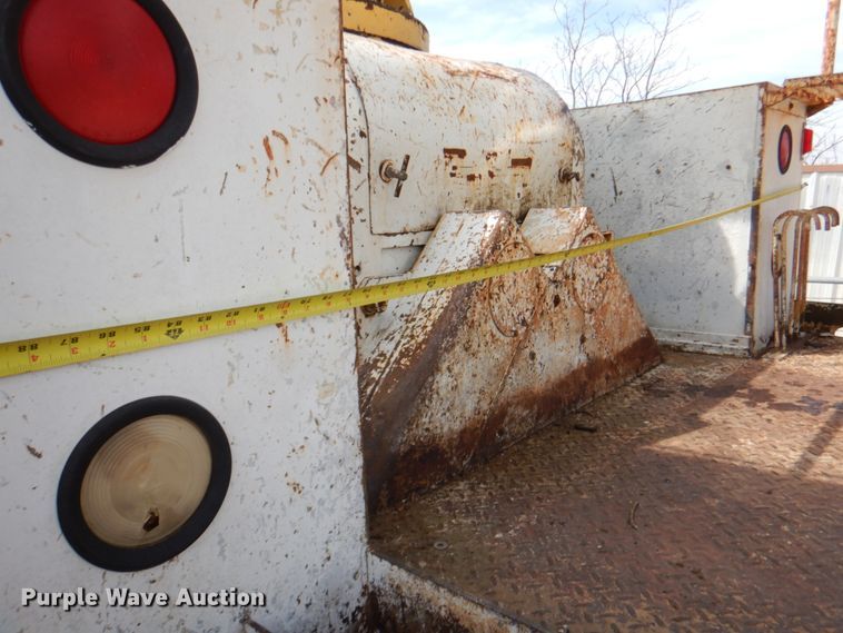 image for item JS9672 1995 Chevrolet Kodiak  bucket truck