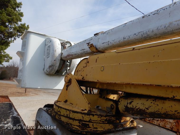 image for item JS9672 1995 Chevrolet Kodiak  bucket truck