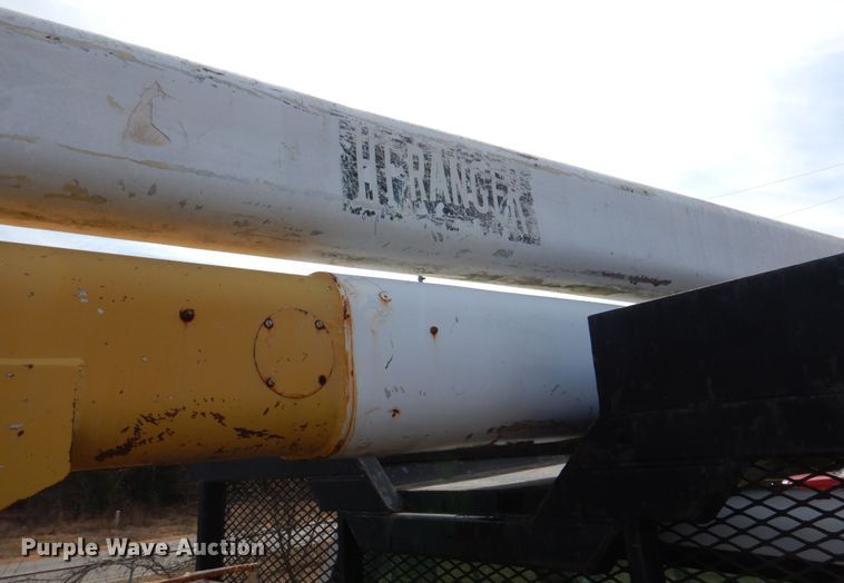 image for item JS9672 1995 Chevrolet Kodiak  bucket truck