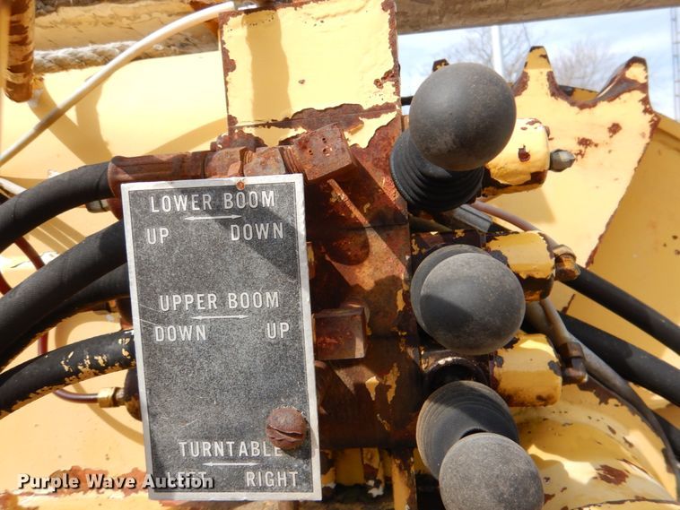 image for item JS9672 1995 Chevrolet Kodiak  bucket truck