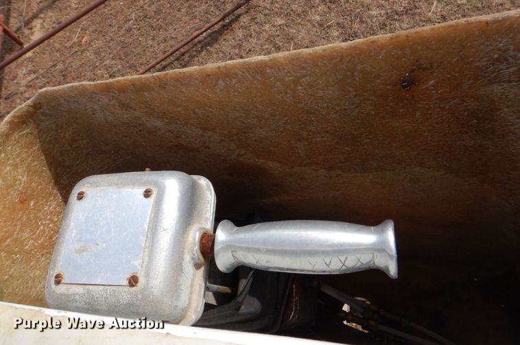 image for item JS9672 1995 Chevrolet Kodiak  bucket truck