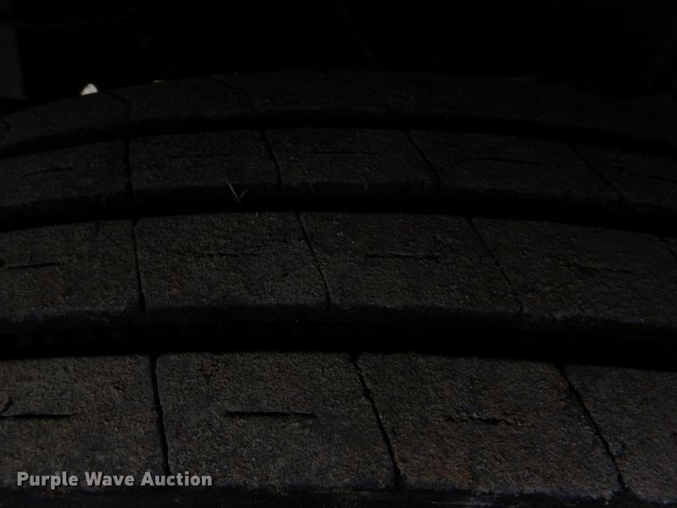 image for item JS9672 1995 Chevrolet Kodiak  bucket truck