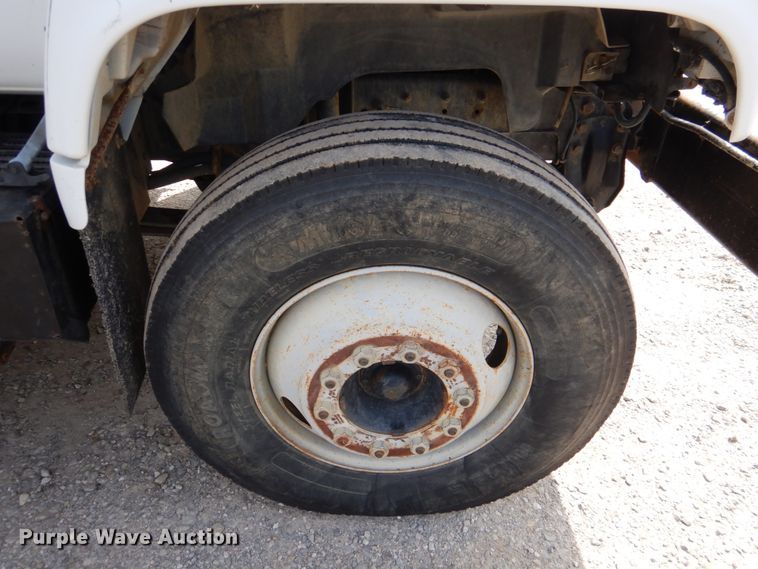 image for item JS9672 1995 Chevrolet Kodiak  bucket truck