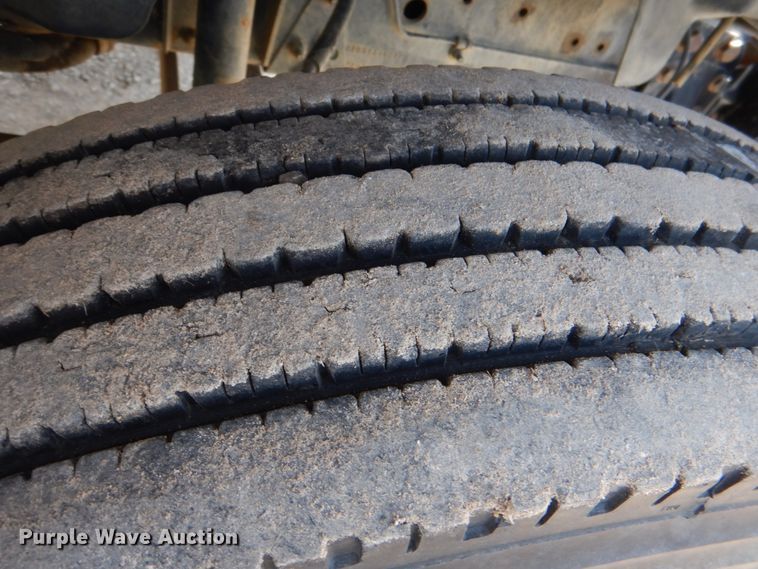 image for item JS9672 1995 Chevrolet Kodiak  bucket truck