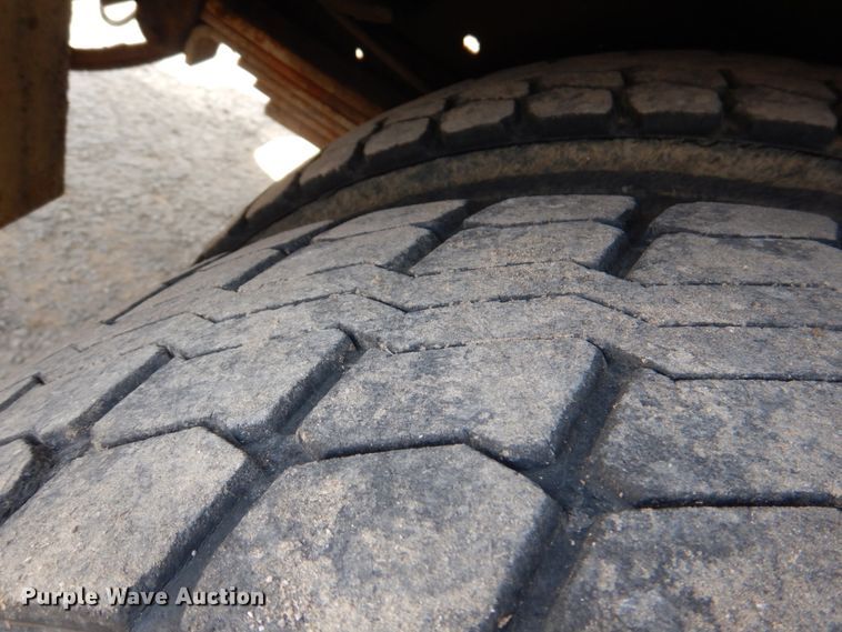 image for item JS9672 1995 Chevrolet Kodiak  bucket truck