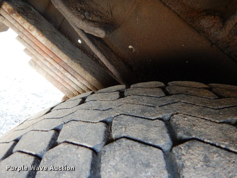 image for item JS9672 1995 Chevrolet Kodiak  bucket truck