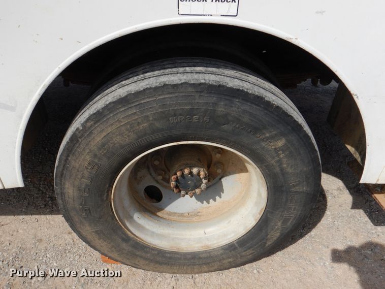 image for item JS9672 1995 Chevrolet Kodiak  bucket truck