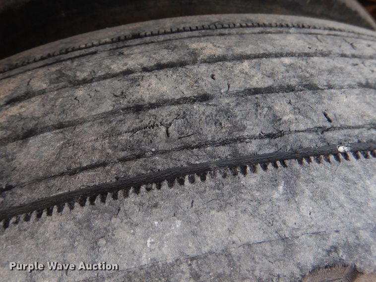 image for item JS9672 1995 Chevrolet Kodiak  bucket truck