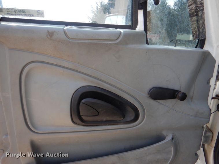 image for item JS9673 2002 International 4300  digger derrick truck