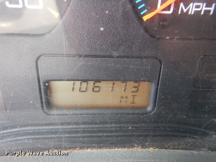 image for item JS9673 2002 International 4300  digger derrick truck