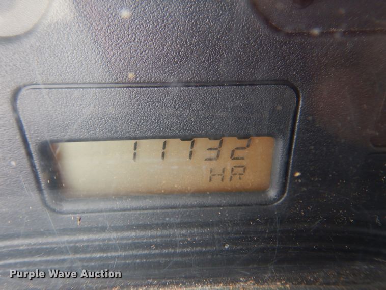 image for item JS9673 2002 International 4300  digger derrick truck